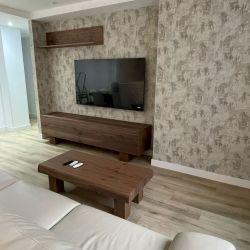 Mueble tv en nogal salvaje
