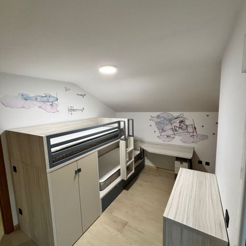 Cama tren con mesa de estudio