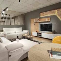 Exposición de muebles en la tienda de Medina del Campo