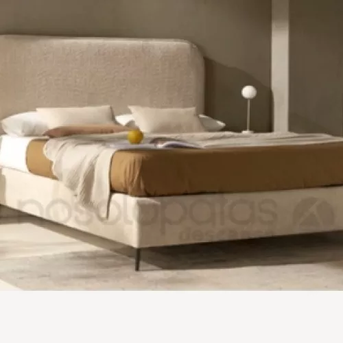 Cama mostrada en la exposición de mobiliario en Medina del Campo