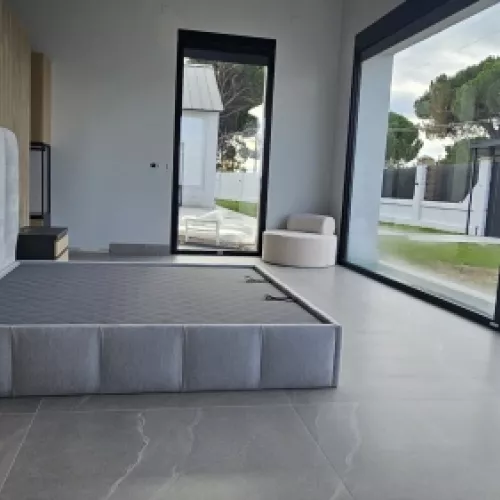 Dormitorio cama tapizada