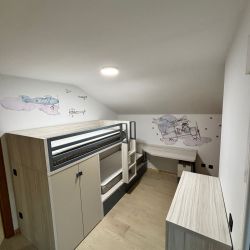 Cama tren con mesa de estudio